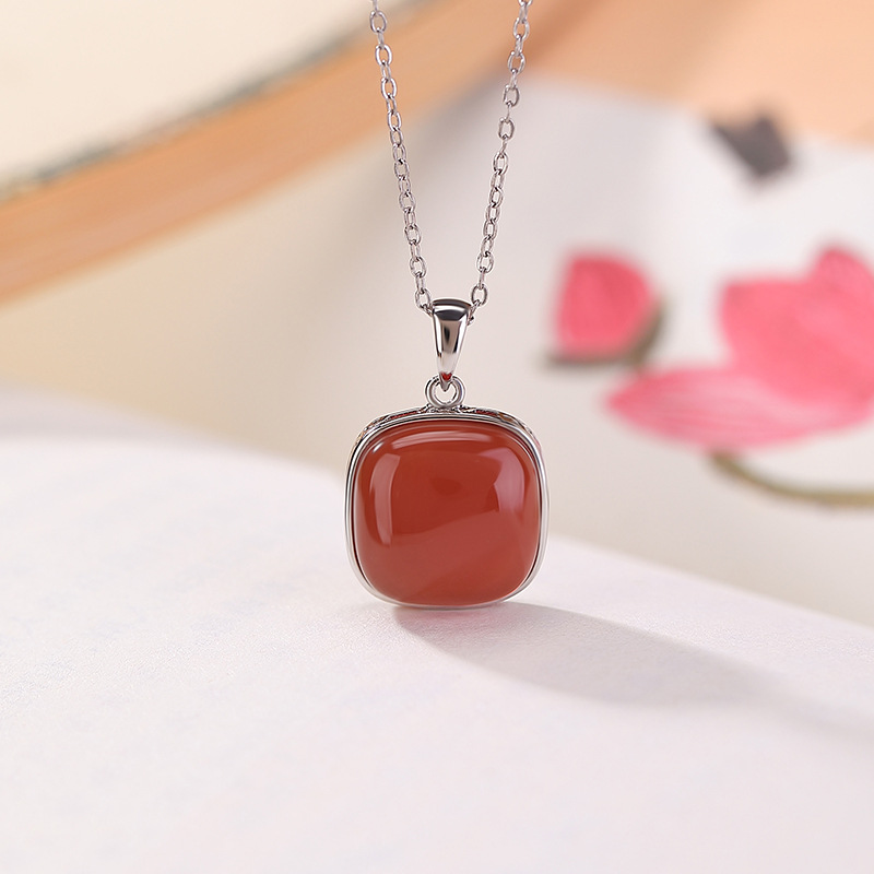 Mặt dây chuyền bạc S925 hình vuông phong cách cổ điển đính mã não đỏ — Mặt dây chuyền đơn (không kèm dây)