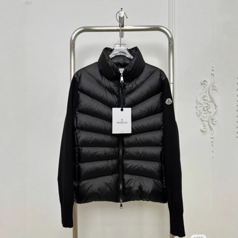 Autumn and winter new Moncler down jacket, high-end version of M brand, diagonal striped stand-up collar, lightweight wool sleeves, V-neck knit sweater Autumn and winter new Moncler down jacket, high-end version of M brand, diagonal striped stand-up collar, lightweight wool sleeves, V-neck knit sweater