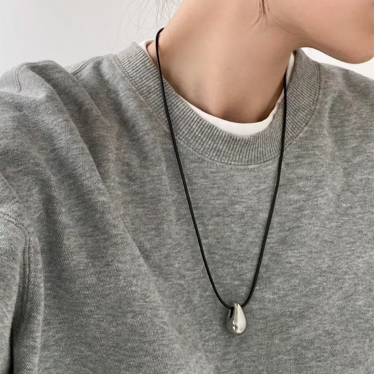 Retro small design sophisticated necklace drop-shaped