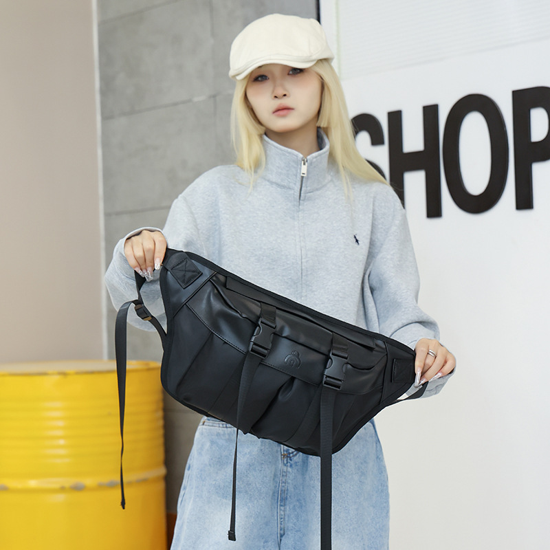 Bolso de pecho japonés de moda para hombres simple de gran capacidad de hombro, bolso de cintura de mujer, nicho de pareja, bolso portátil