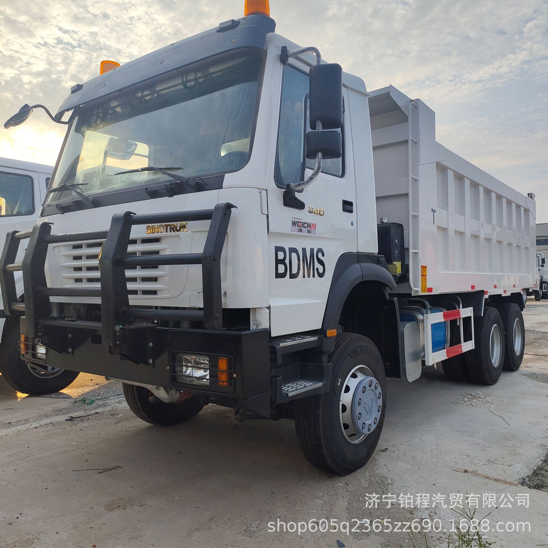 Direct export of Howo TX dump trucks for foreign trade, dump trucks for internal material transfer in sand and gravel yards, and dump trucks for yard transportation