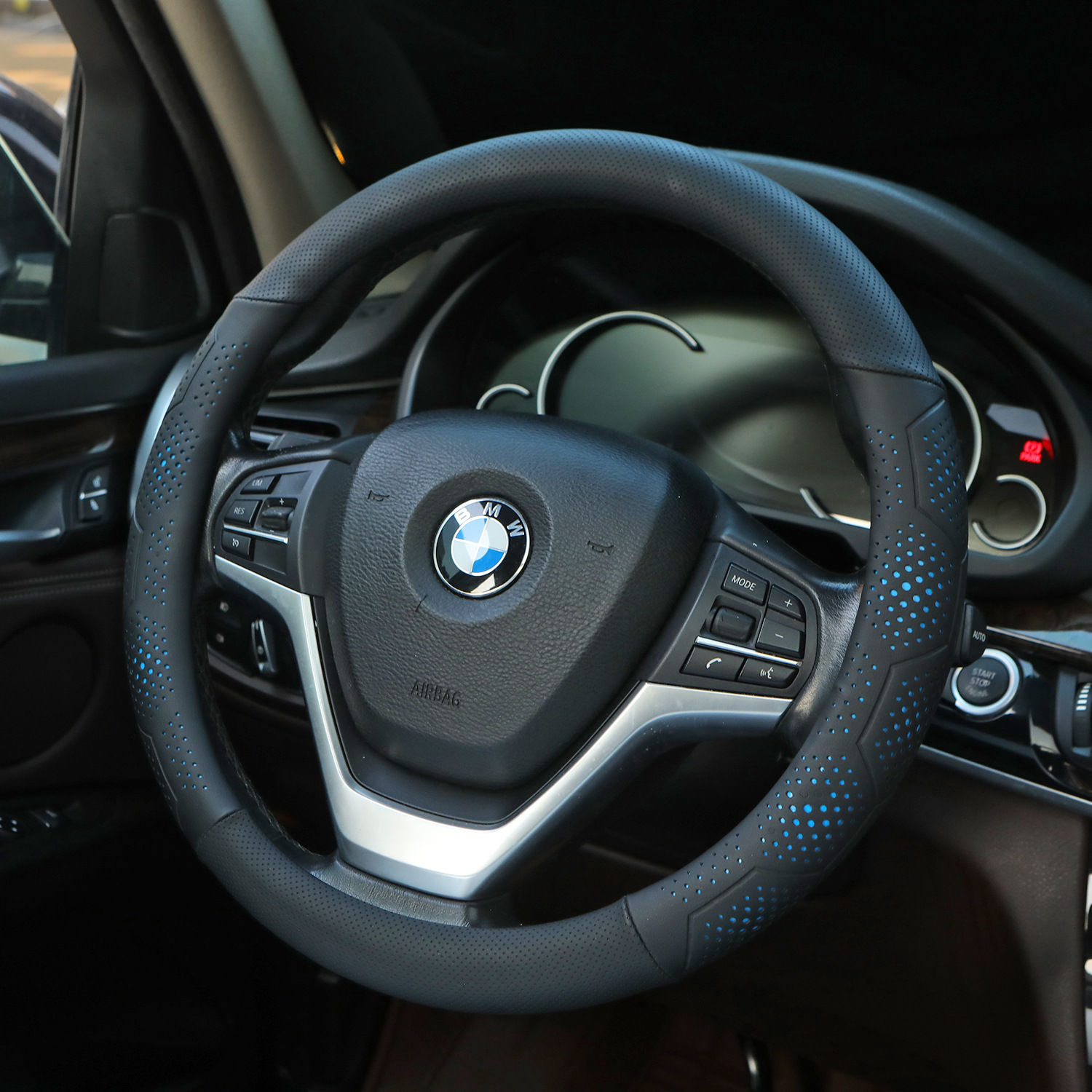 Amazon car steering wheel cover four seasons universal three-dimensional embossed elastic leather sports fashion car handle cover