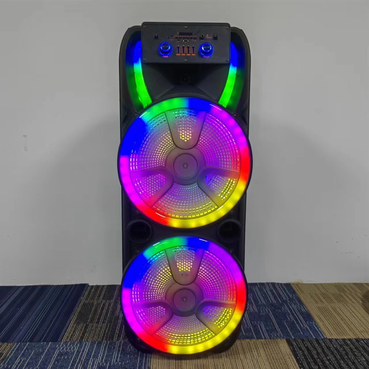 Fábrica de comercio exterior doble 15 pulgadas altavoces Bluetooth coloridos al aire libre alta potencia micrófono inalámbrico K canto cuadrado danza estéreo 1