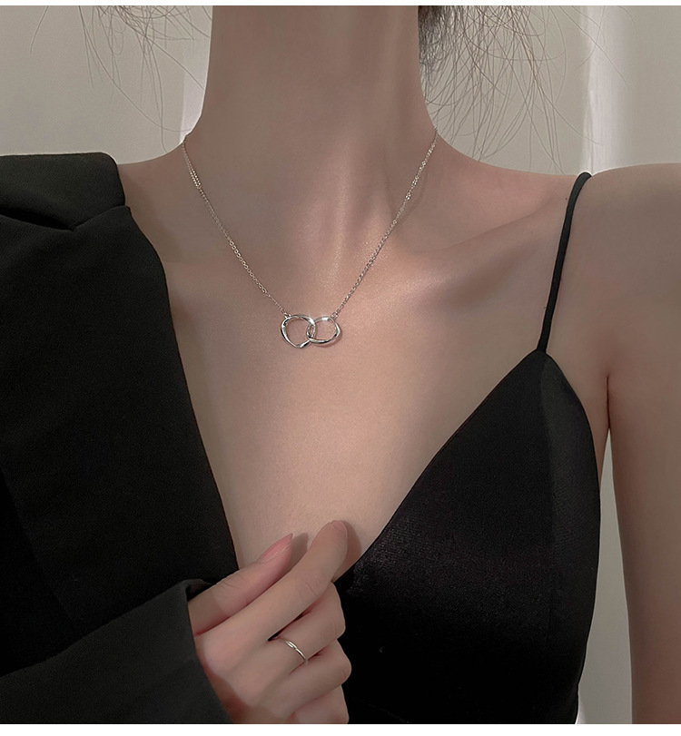 Collier à anneaux entrelacés Mobius pour femme, tendance sur Instagram, design simple et original, chaîne asymétrique pour le cou._voghion.com