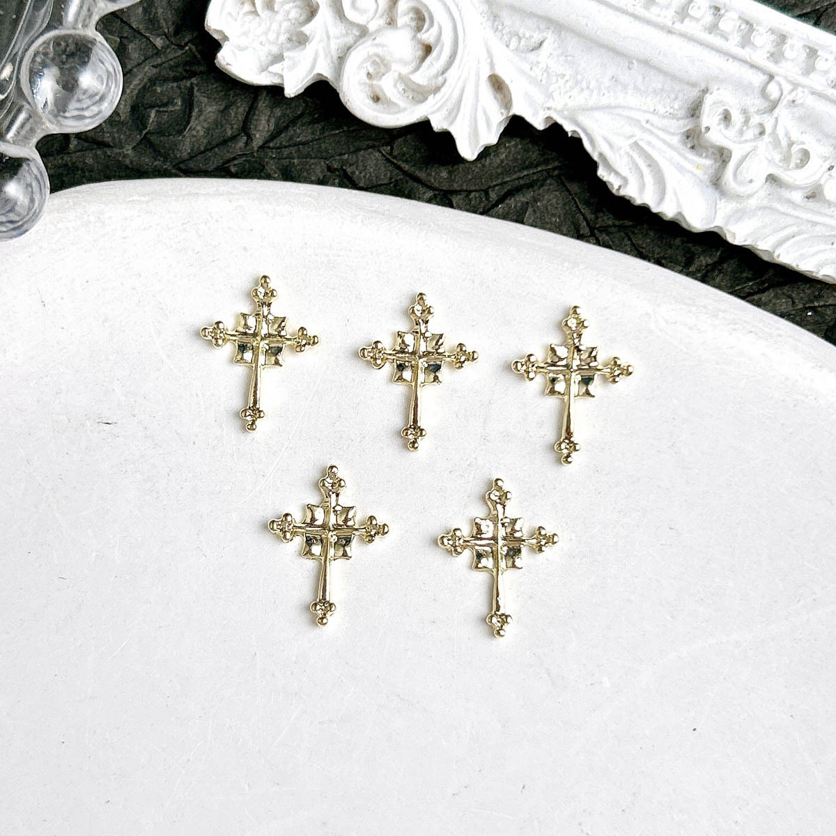 Ventas transfronterizas de joyas de manicuría cruces oro y plata super brillante diamante completo retro punk cruces joyas accesorios diy
