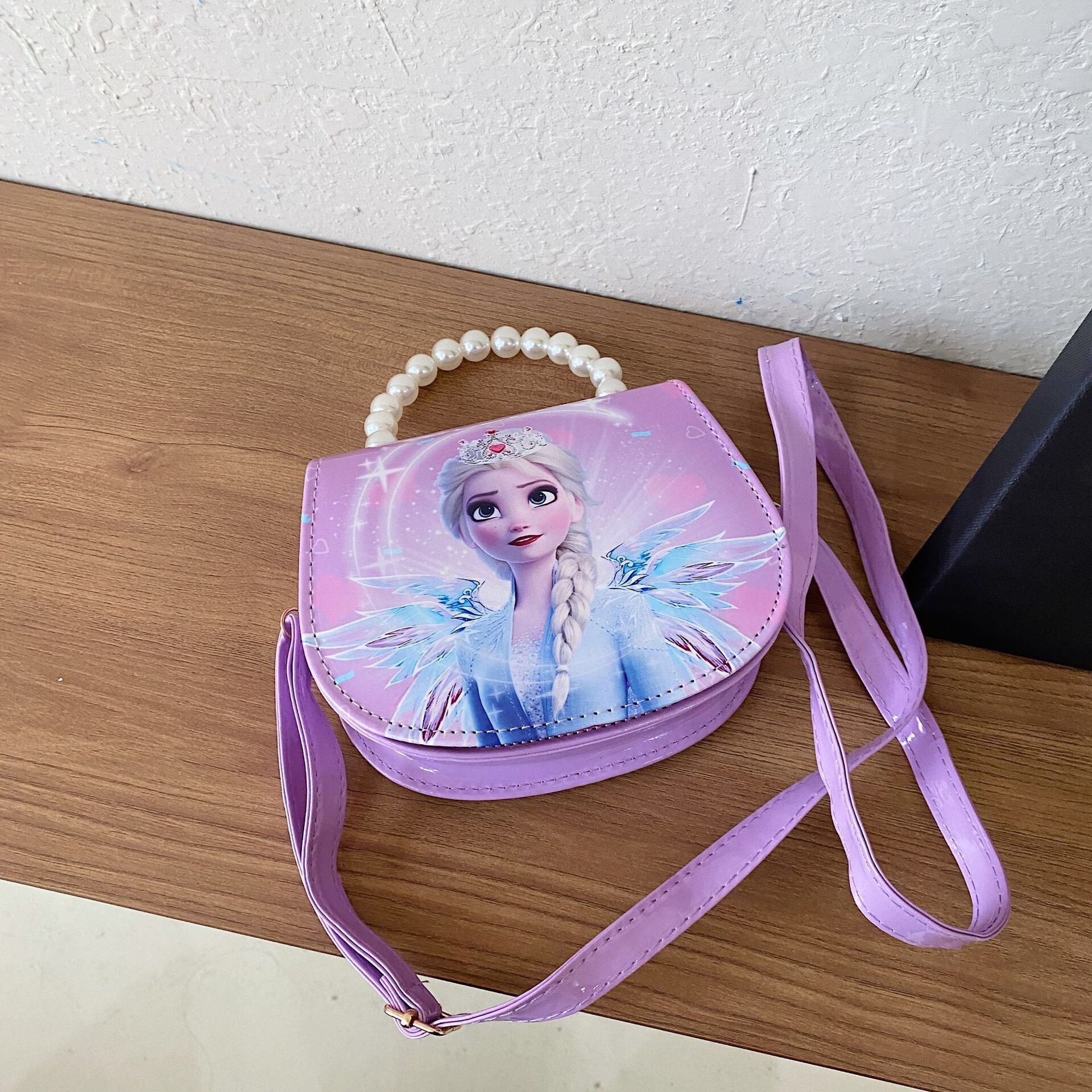 2024 nueva bolsa de hombro para niños princesa Elsa dibujos animados Yue Gui perro coreano nicho perla bolsa de mano inclinada