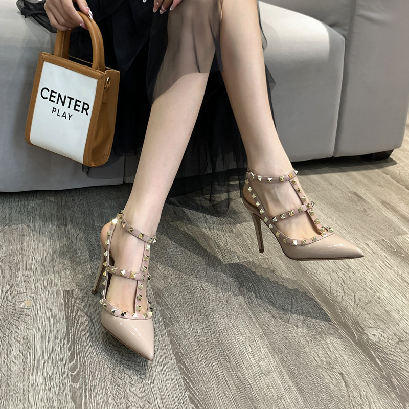 Valentino ハイヒール レディース リベット ポインテッドトゥ 2ストラップ 3ストラップ 本革 パテントレザー スティレットヒール バービン サマーサンダル 女性用|undefined