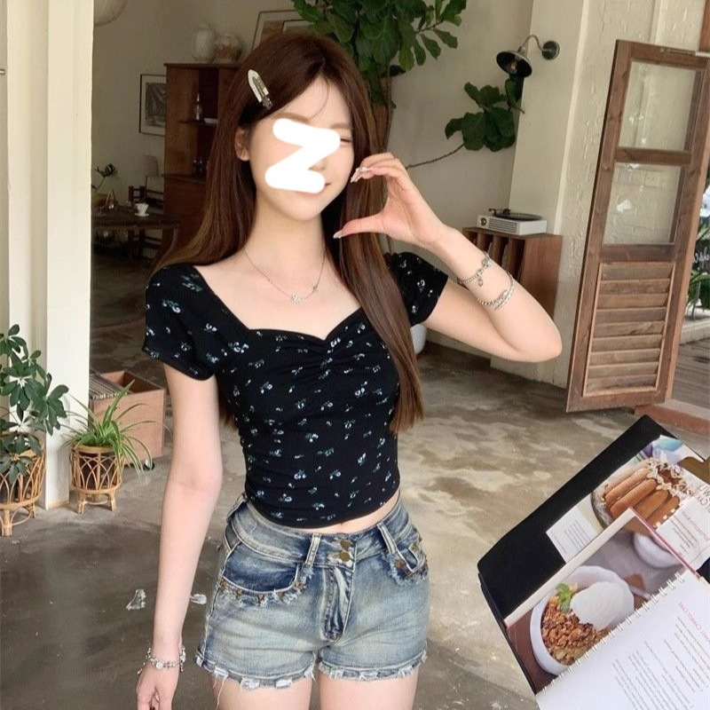 正肩碎花方领短袖T恤女夏季新款修身显瘦辣妹短款上衣设计感小衫