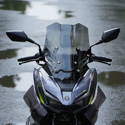 Motorcycle front windshield, is suitable for the modification of