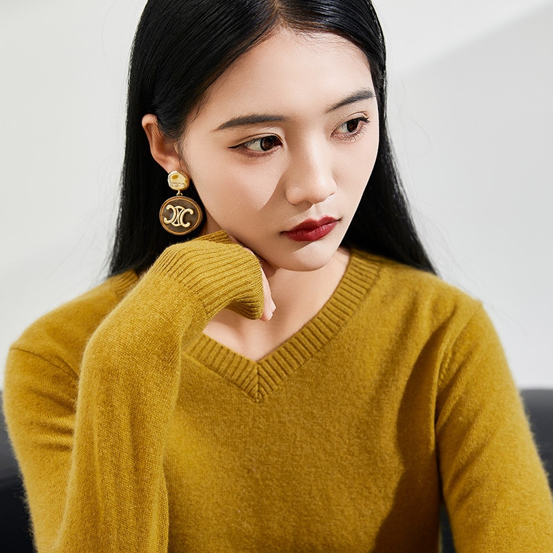 Chicken Collar Cashmere Sweater Women's V-neck Pullover Cashmere Simple Warm Slim-fit Commuter Long-sleeve All-match Base Shirt Chicken Collar Cashmere Sweater Women's V-neck Pullover Cashmere Simple Warm Slim-fit Commuter Long-sleeve All-match Base Shirt