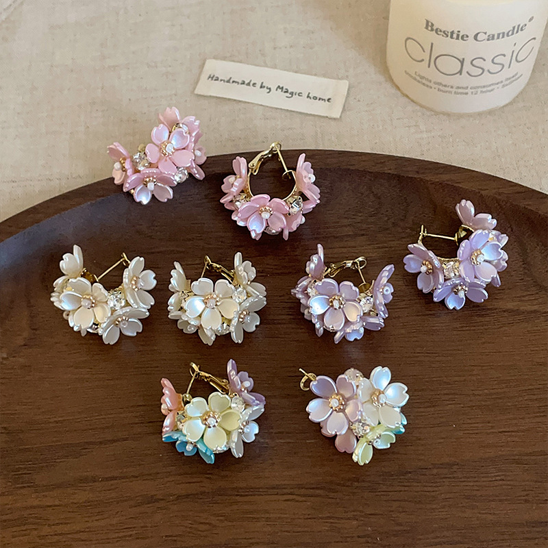 Elegant cute fresh fashionable earrings