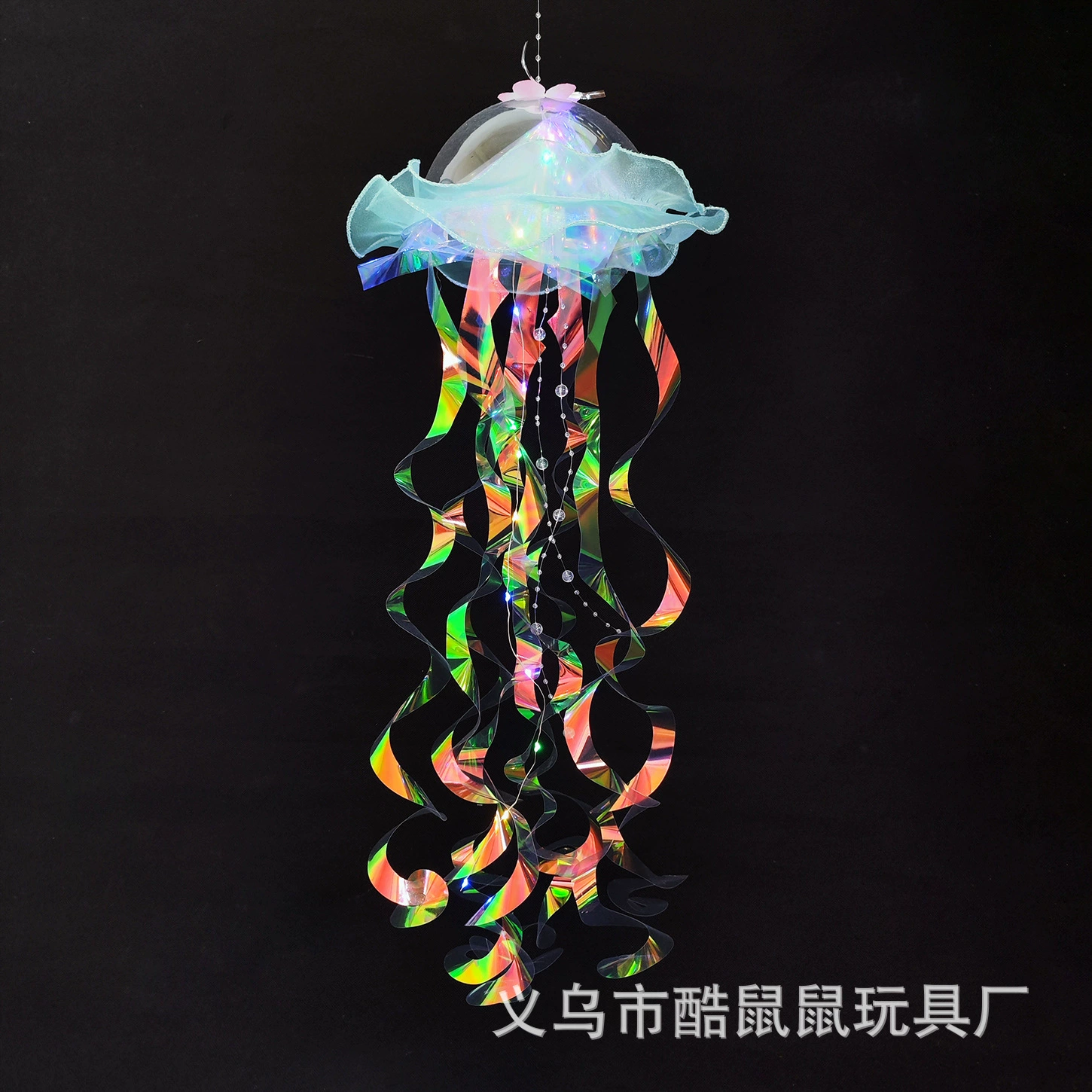 Светящаяся лампа-цикада-небесная медуза? Я не уверен. User had "Luminous Jellyfish Lamp, Crystal Handheld Night Light, Iridescent LED Decorative Toy". Translation: "Светящаяся лампа-аквариум?" Wait jellyfish lamp is jellyfish lamp. In Russian: "Сияющая лампа-джеллифиш" proper: "Сияющая лампа-js медуза". Better: "Сияющая лампа-медуза". Crystal handheld night light: «Кристальная портативная ночная подсветка» Iridescent LED decorative toy: «Иридесцентная светодиодная декоративная игрушка»