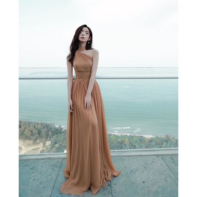 Gulnazar Star Pleated Halterneck Backless Waist A-Line Dress Goddess Elegant Banquet Floor-Length Evening Dress
