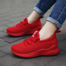 紅色運動鞋女夏季新款飛織休閑跑步本命年紅鞋女潮女士閏月鞋