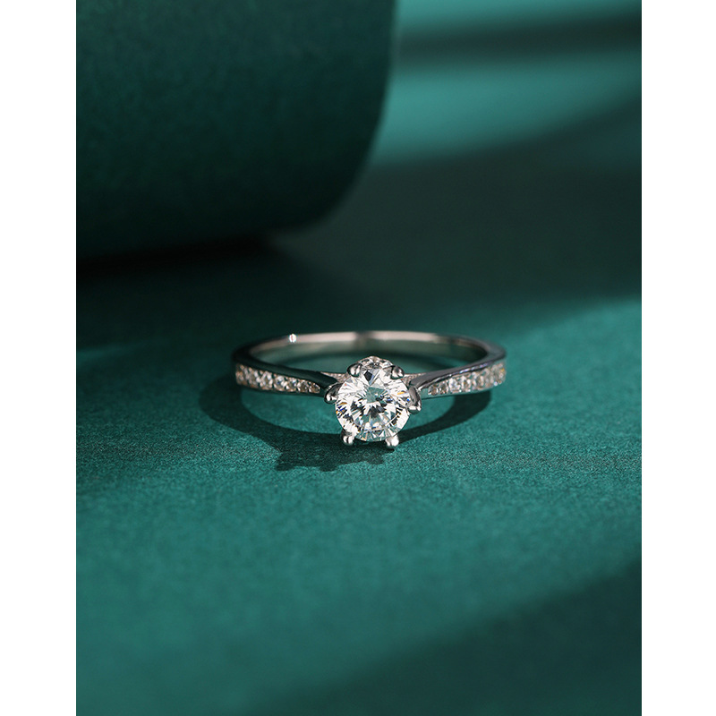 Anillo de plata esterlina s925 Luz de las mujeres nicho de lujo de alto grado con incrustaciones de circón anillo de seis garras propuesta de boda anillo de diamantes de simulación