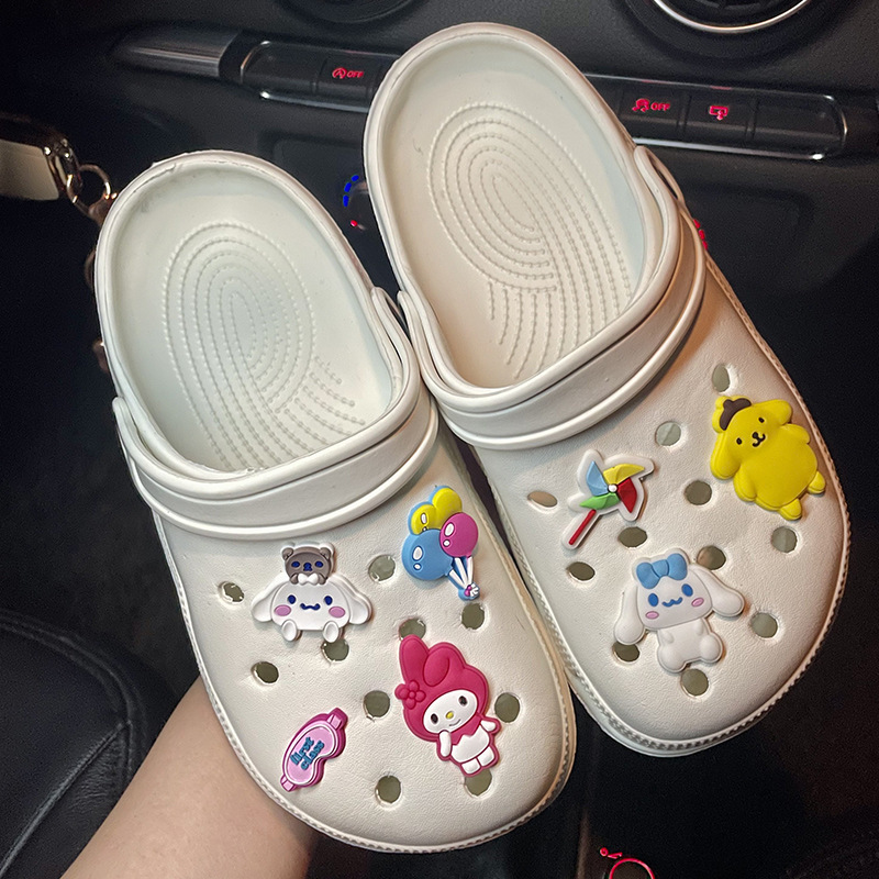 2025 hole shoes jewelry buckle free with creative trend explosions cross-border couple shoes factory explosions wholesale