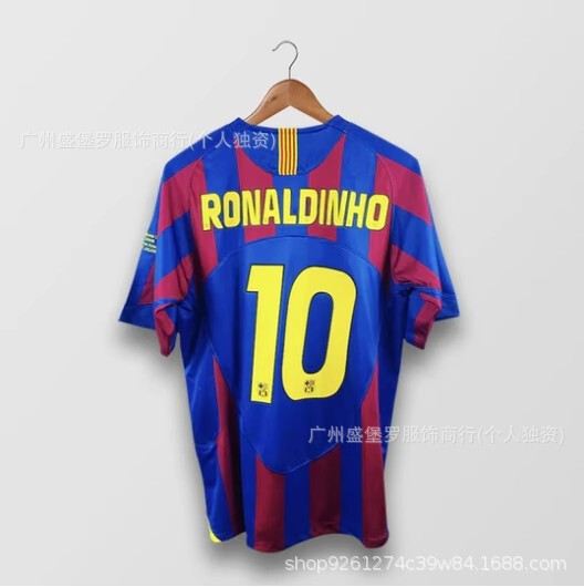 サッカーのリーグ・マジョールの巨人、バルセロナの19番、アマール・ベティス、パリ・サンジェルマンのユニフォーム、デンベレのサッカーユニフォーム|undefined