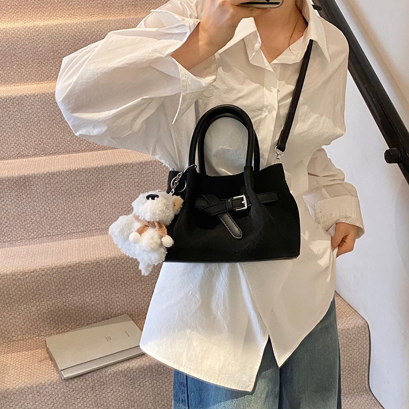 Bolso de cubo portátil de gran capacidad de moda de alta gama para mujer 2025 nuevo estilo de estilo occidental, bolso de mensajero de un solo hombro de lujo ligero