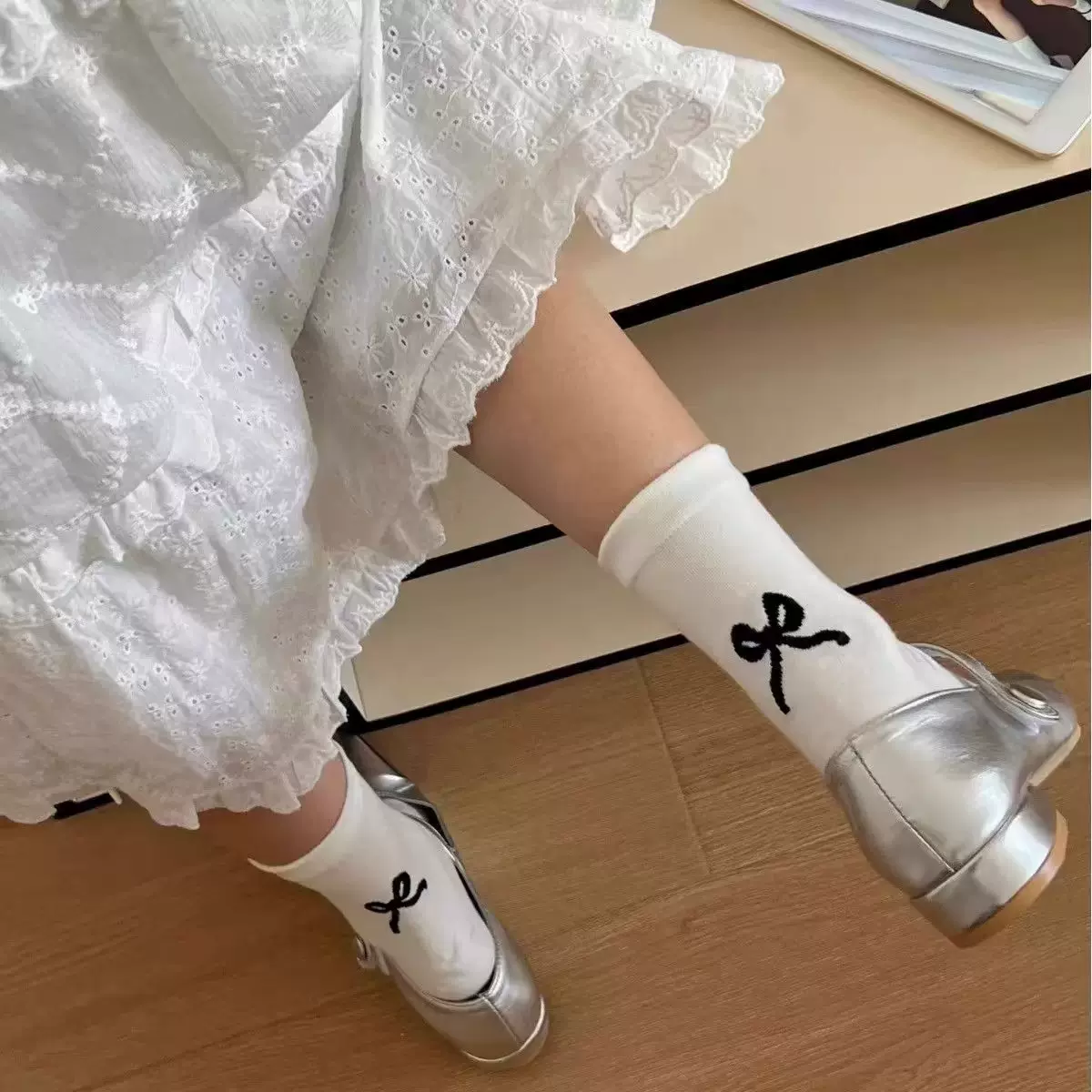 纯欲风韩国袜子女后跟蝴蝶结中筒袜黑白灰ins棉袜日系学生堆堆袜