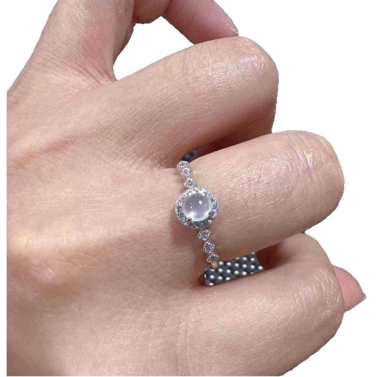 Neuer, heiß begehrter Xiaohongshu-Ring aus hochwertigem Chalcedon mit offener Eisblume und Volldiamanten – modischer, künstlerischer und trendiger Schmuck_voghion.com