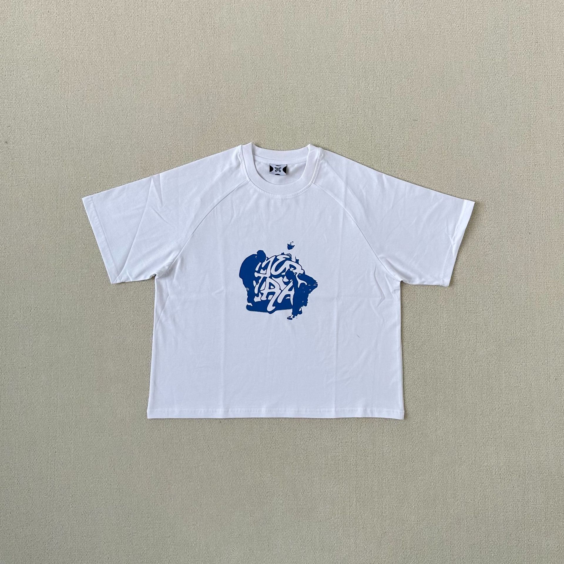 파란색 글자/흰색