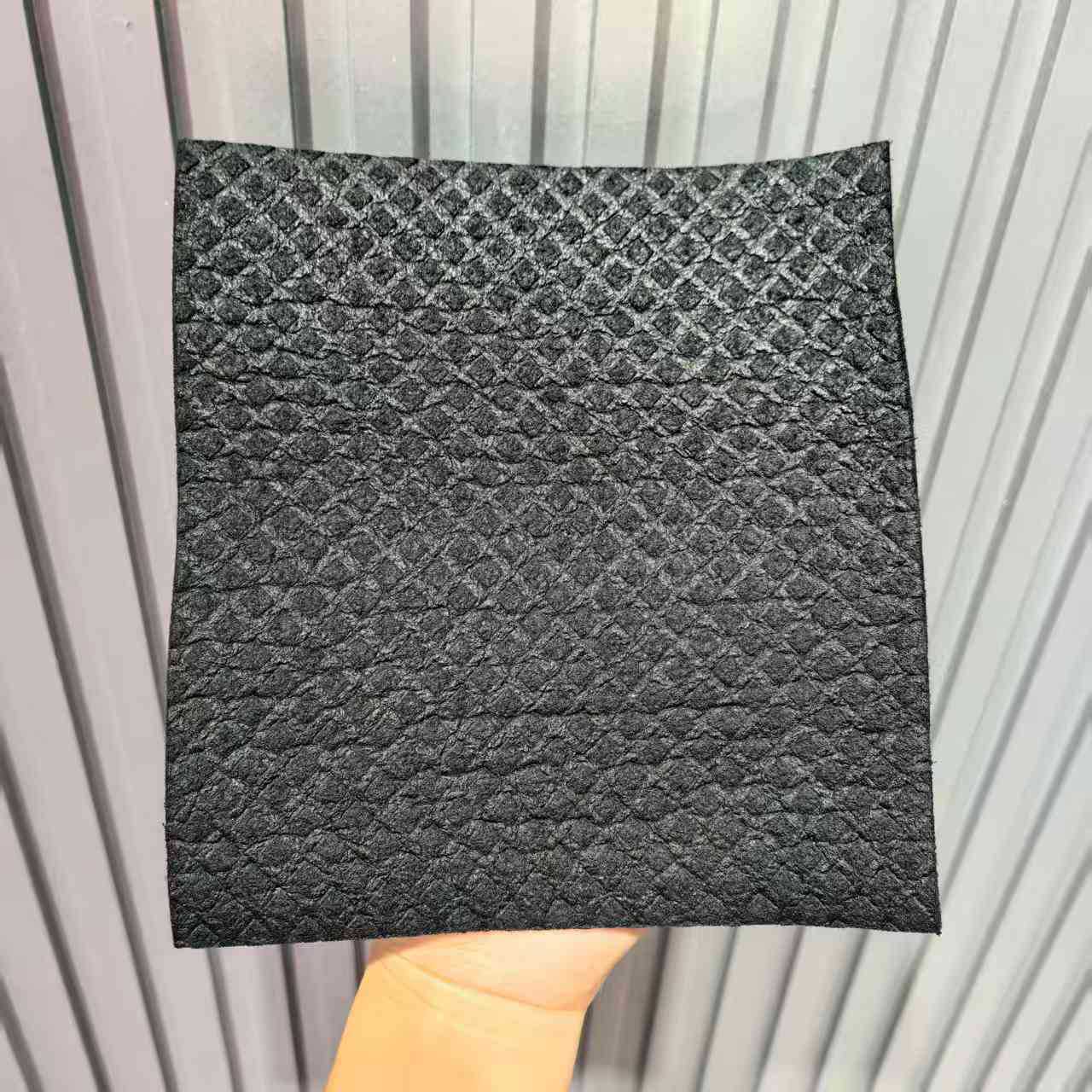 검은색