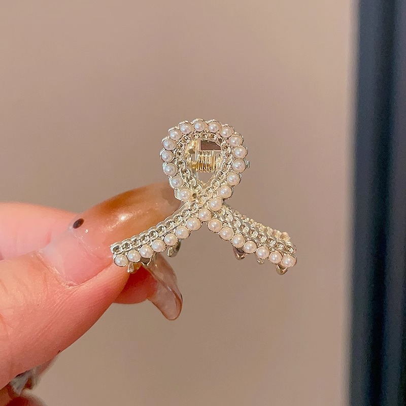 Nuevo medio lazo pelo pequeño clip simple tiburón clip accesorios para el cabello para las mujeres Pequeño clip de metal tamaño pequeño perla horquilla rota 2024