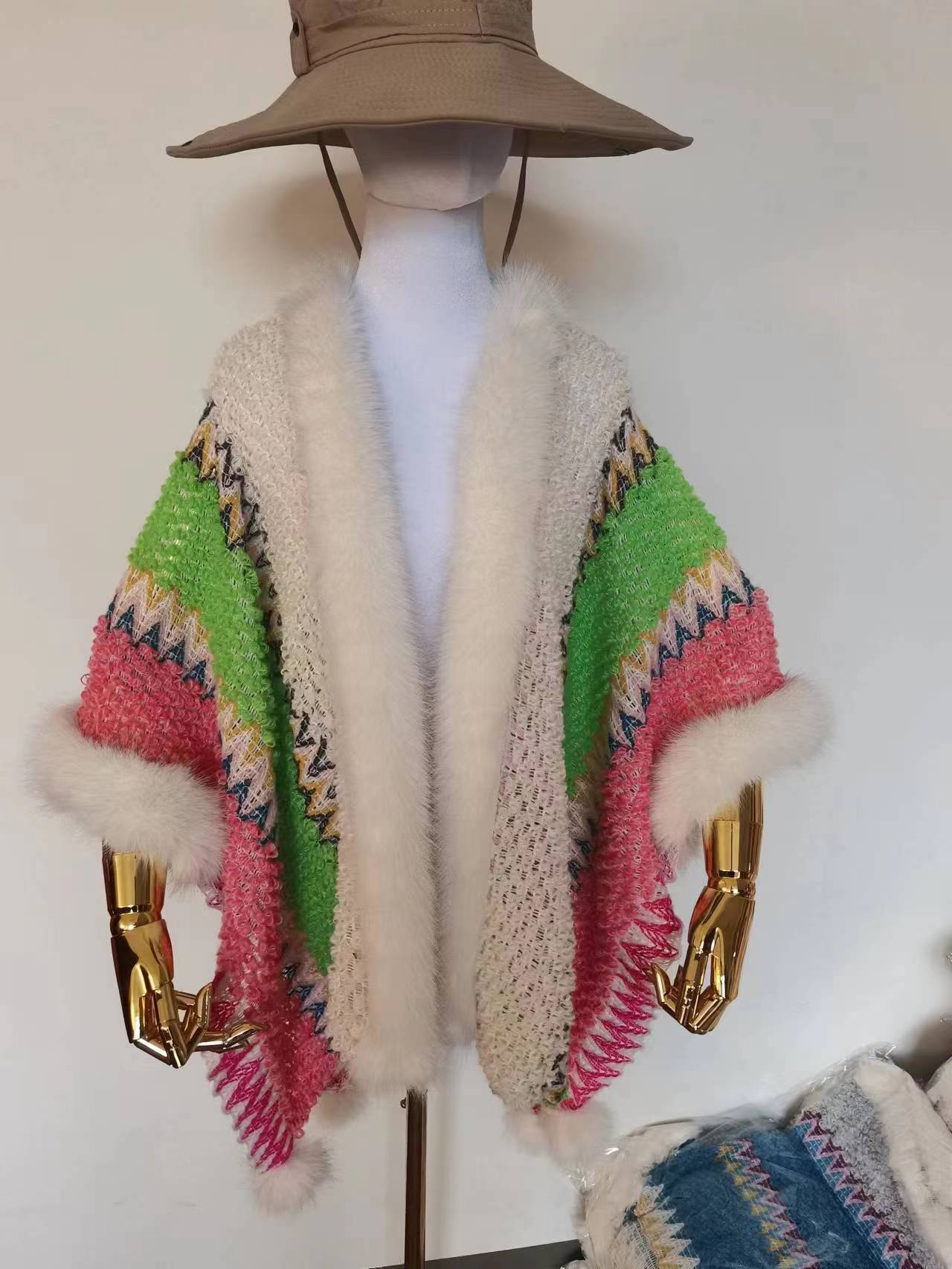 Scialle in stile etnico con collo in pelliccia, scialle a palla appeso, mantello termico_voghion.com