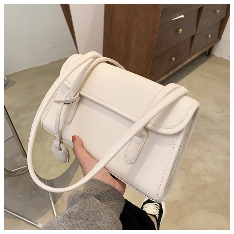 New Trendy Fashion Simple Large-capacity One-shoulder Armpit Bag display picture 93