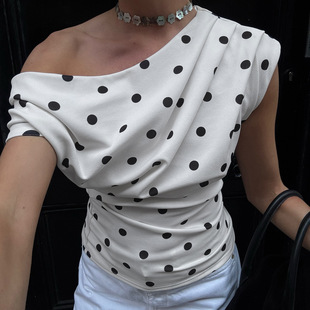 �W����Ʒ���cײɫб�I¶�����W�������ް������Ըж���T��Ů��