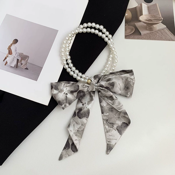 Moonlight over Lotus Pond [Pearl Silk Scarf]
