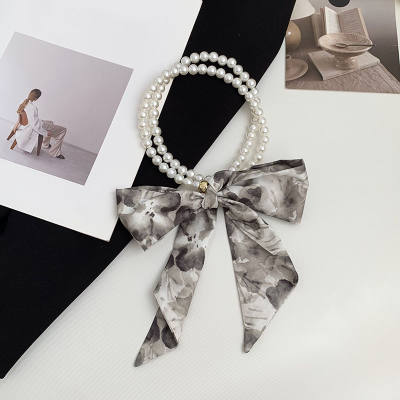 Pequeña bufandas para mujeres de verano 2025 collar de perlas retrógrado francés con bufandas de seda collar decoración clavícula variable correa
