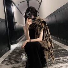 新款复古豹纹围巾女冬季韩版百搭时髦加厚仿羊绒披肩保暖围脖