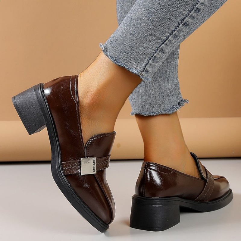 2026 primavera y verano nuevos zapatos de cuero retrógrados zapatos de mujer de cuero suave zapatos de tacón grueso zapatos lefour cómodos fábrica de zapatos