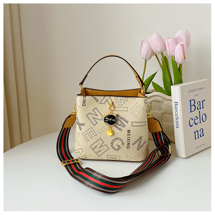 Frauen 2023 Neue Trendy Sommer High-End-Wasser Eimer Mode Alter Reduziert Umhängetasche Modische Handheld_voghion.com