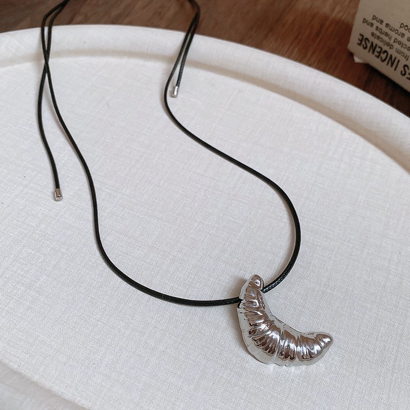 Nuevo estilo de cuero chino, colgante, collar de borlas, estilo étnico femenino, cadena de suéter retro de nicho, moda, artículos de alta gama