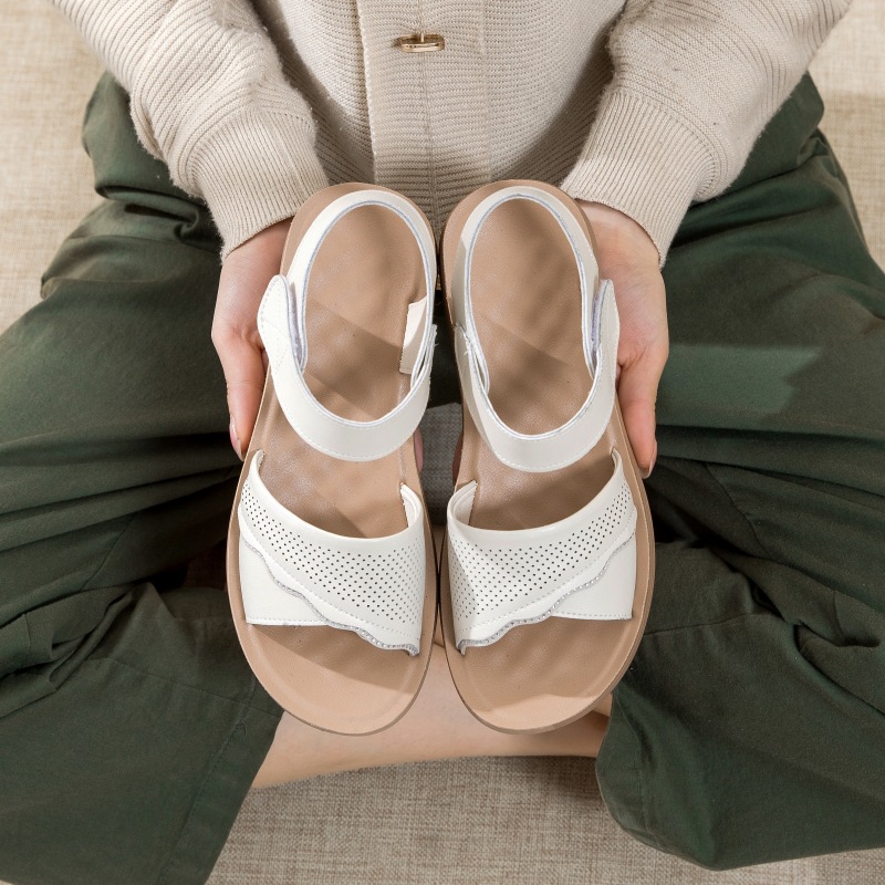 New Mom Sandals Women's Summer Flat Non-Slip Genuine Leather Shoes for Middle-Aged and Elderly People Comfortable Soft-Soled Granny Shoes