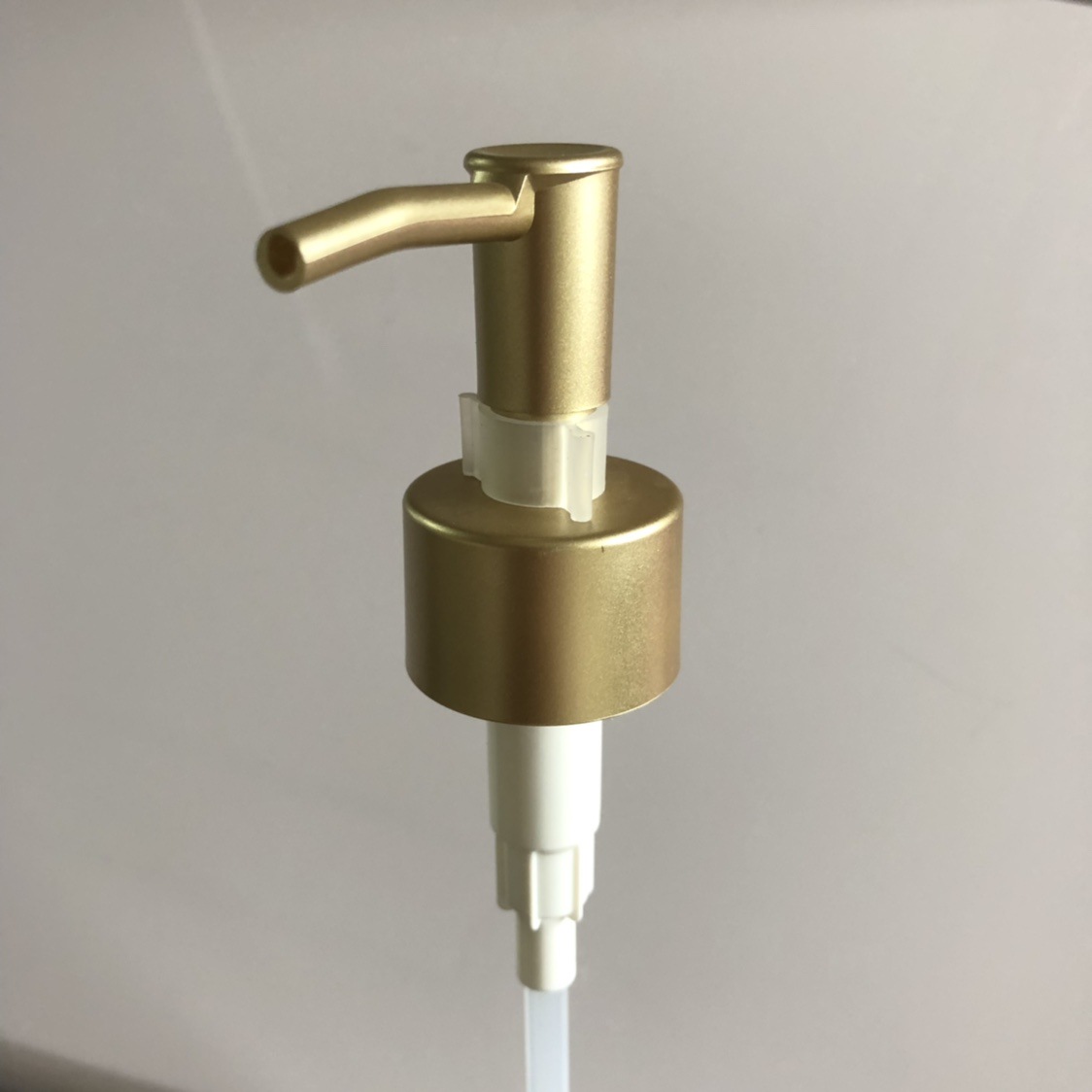 厂家供应RCR 卫浴,化妆品等液体分配器 颜色齐全 乳液泵