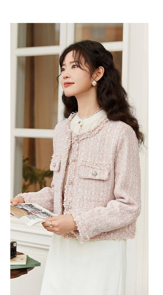 Áo khoác nữ ngắn dáng vải tweed viền tua rua, tay dài, form rộng — Hồng ngó sen chi tiết 21
