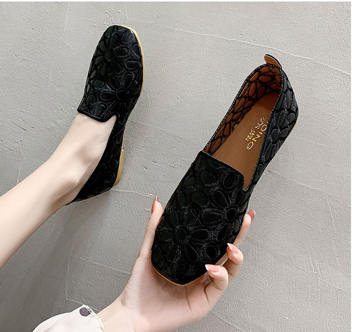 Zapatos individuales de cabeza cuadrada para mujer 2025 nuevos zapatos bordados para mujer zapatos de verano huecos para mujer zapatos de frijoles planos para mujer
