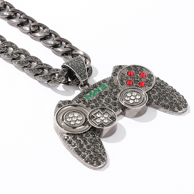 Pendentif manette de console rétro strass style hip hop_voghion.com