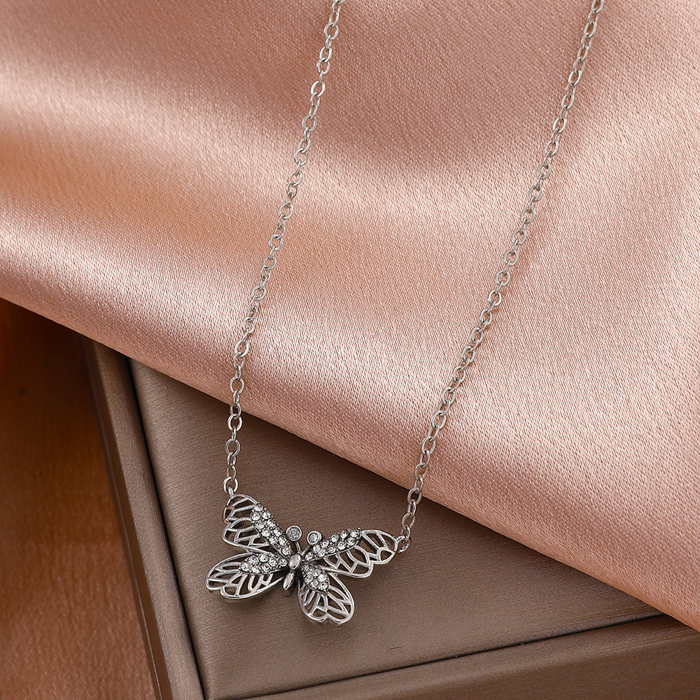 New Style Diamonds Butterfly Pendant Necklace, Popular on the Internet, and niche, Hollow Collar Chain, Fashionable_voghion.com