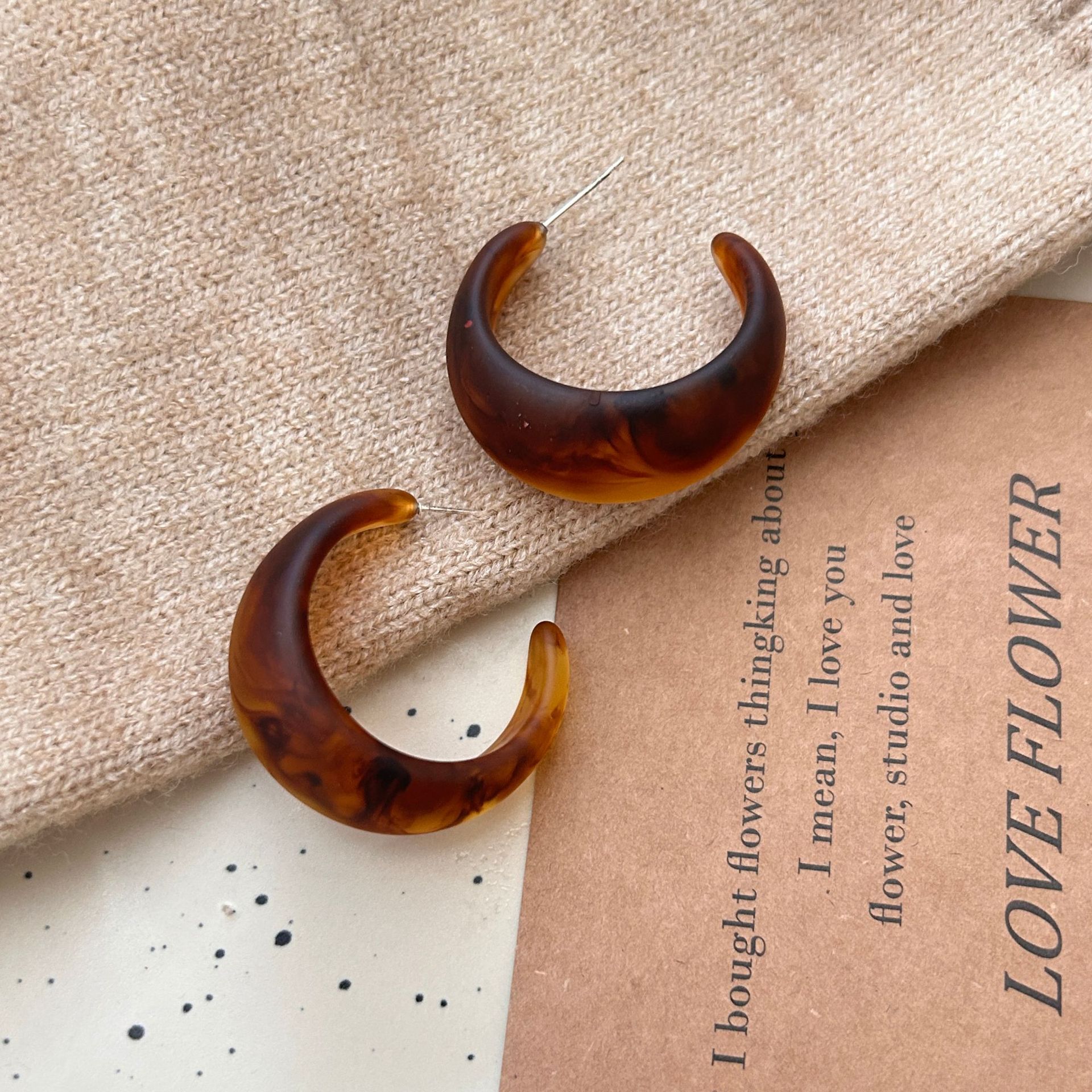 Casual C-Shaped Resin Earrings for Women, Korean Niche Design Earrings, Fashionable and Personalized Work Clothing Versatile Earrings