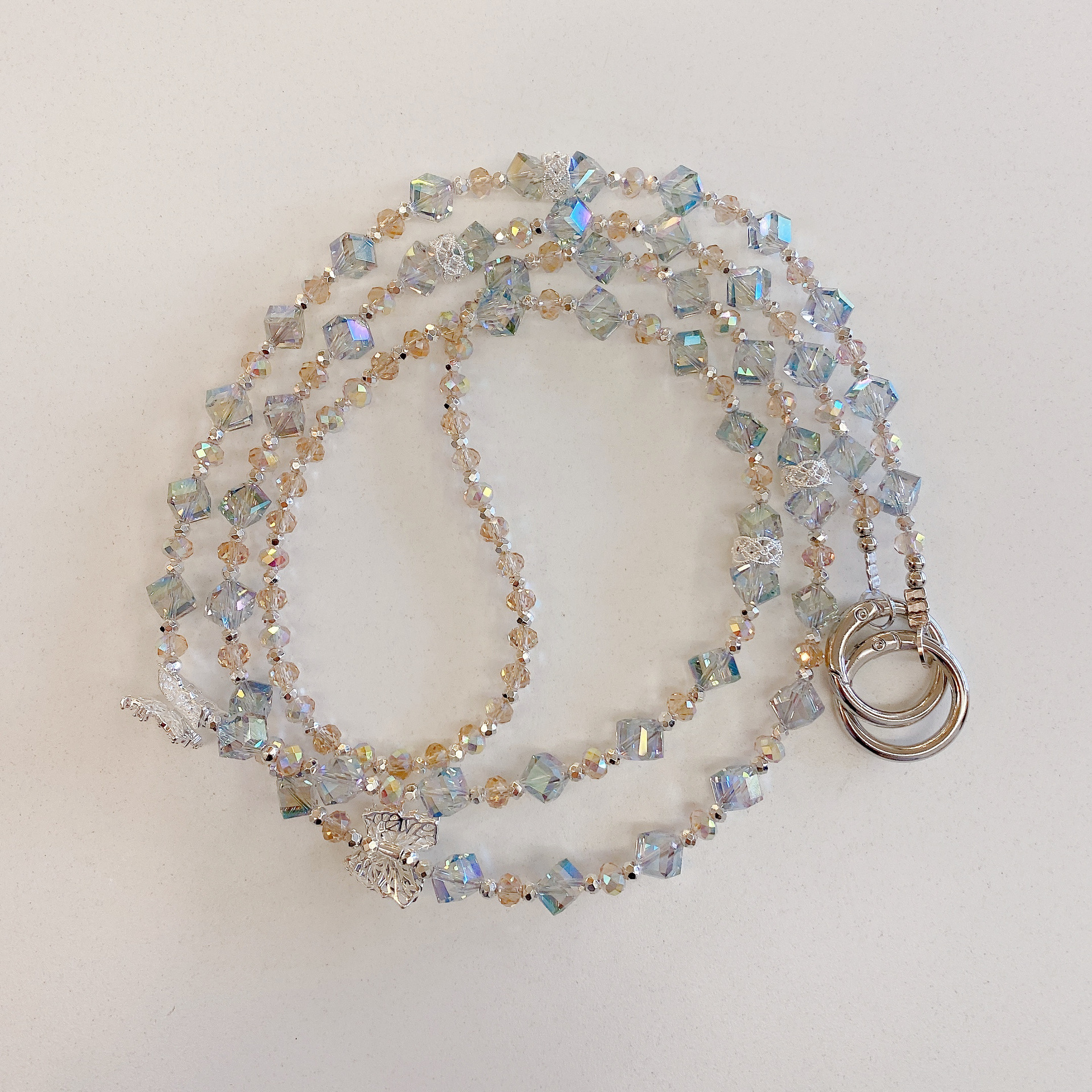 Boutique hecho a mano de alta gama para teléfono móvil cadena larga oblicua de viento ins cordón de teléfono móvil de moda colgante de mensajero largo