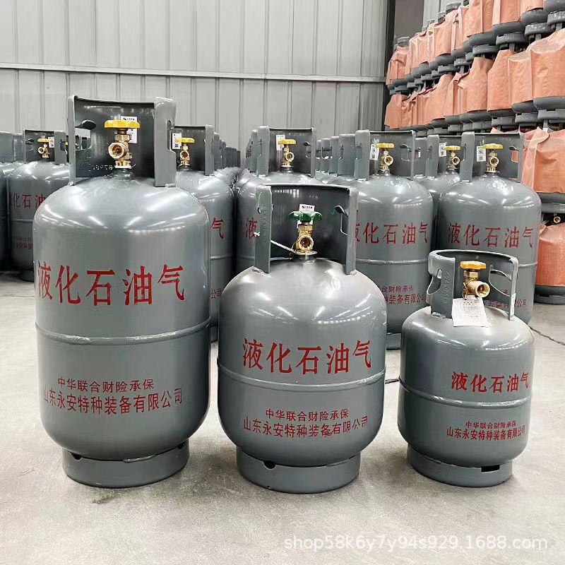 Shandong Yong'an steel cylinders, standardized for 15kg, 30kg, and 50kg capacities, are used as liquefied gas tanks for cooking in the kitchen
