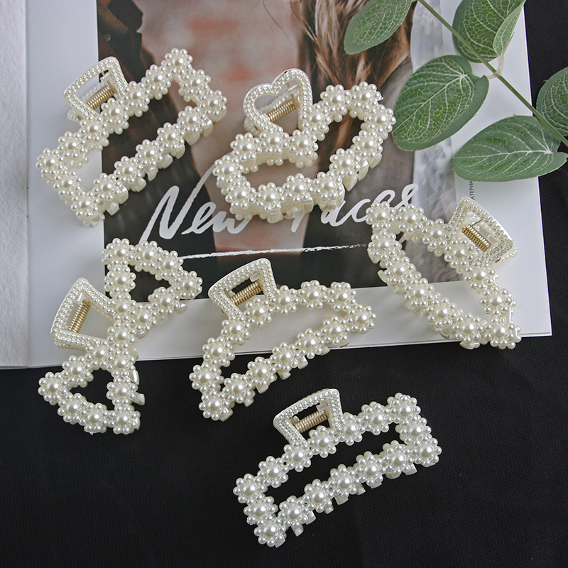 Simple Pearl Stitching Transparent Large Claw Hair Clip display picture 4