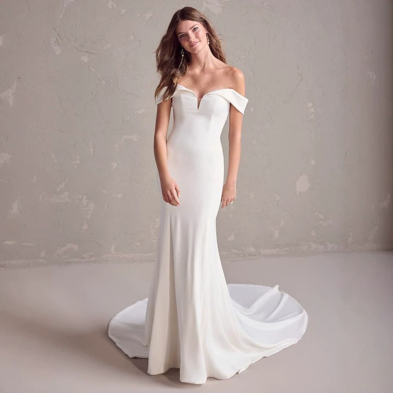 Cross-border off-shoulder light wedding dress with a small train, slim-fit fishtail skirt, vintage elegant gown for bride's wedding travel shoot Cross-border off-shoulder light wedding dress with a small train, slim-fit fishtail skirt, vintage elegant gown for bride's wedding travel shoot