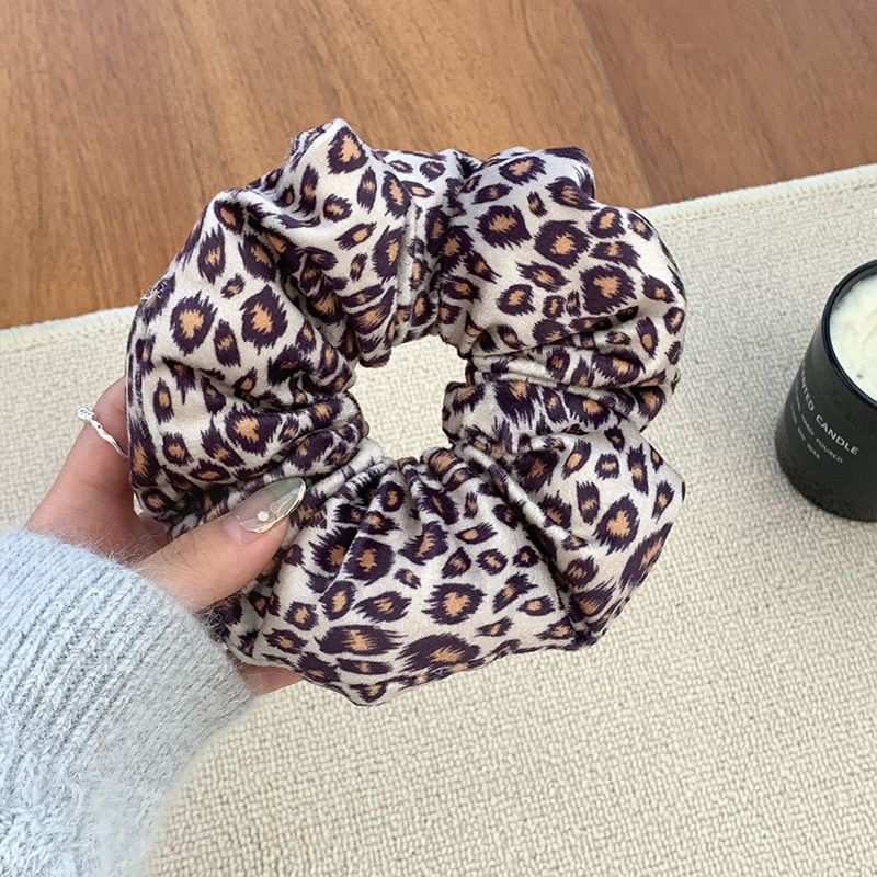 Otoño y invierno nuevo patrón de leopardo flor de algodón anillo de cabello femenino de alto nivel detrás de la cabeza flor temperamento bola de cabello adornos de cabello