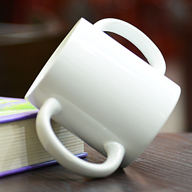 Mango creativo de estilo japonés de cerámica de doble oreja taza de café taza de agua de doble asa para niños taza de cambio de color taza comercio exterior