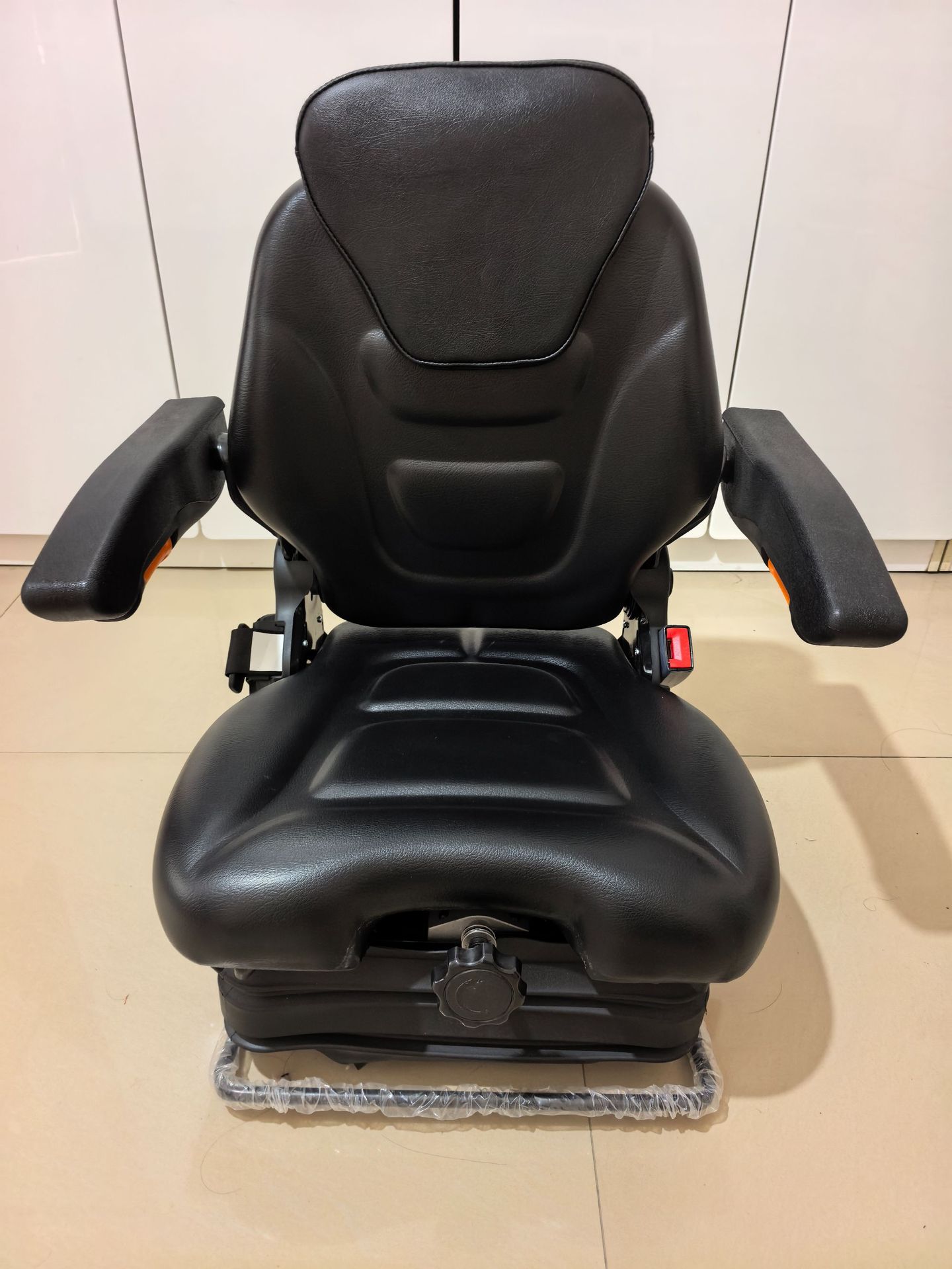 Universal modified seats for Heli forklifts, Hangcha sweepers, loaders, LiuGong, LonGong, Hyundai tricycles